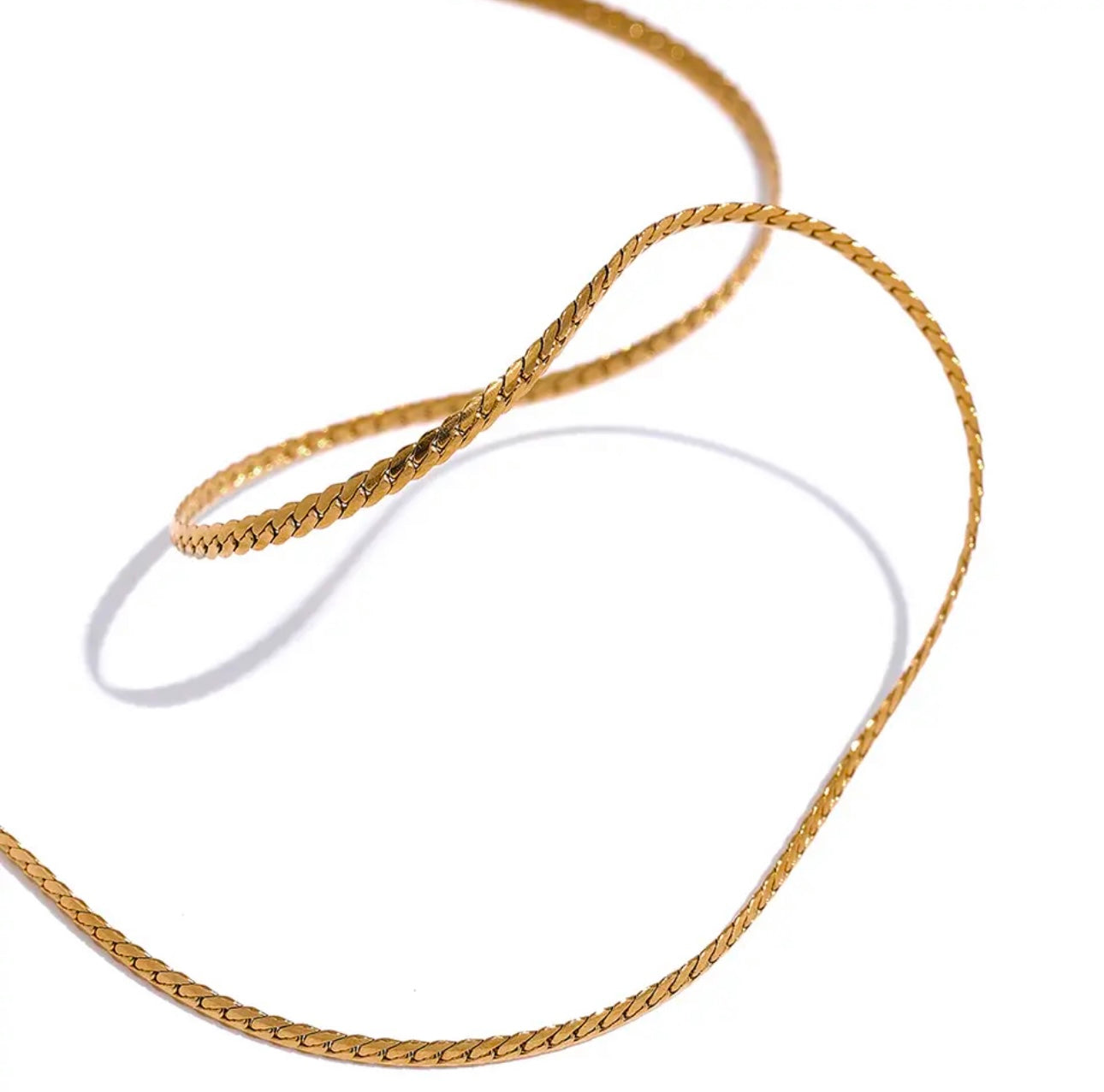 CHIC NECKLACE